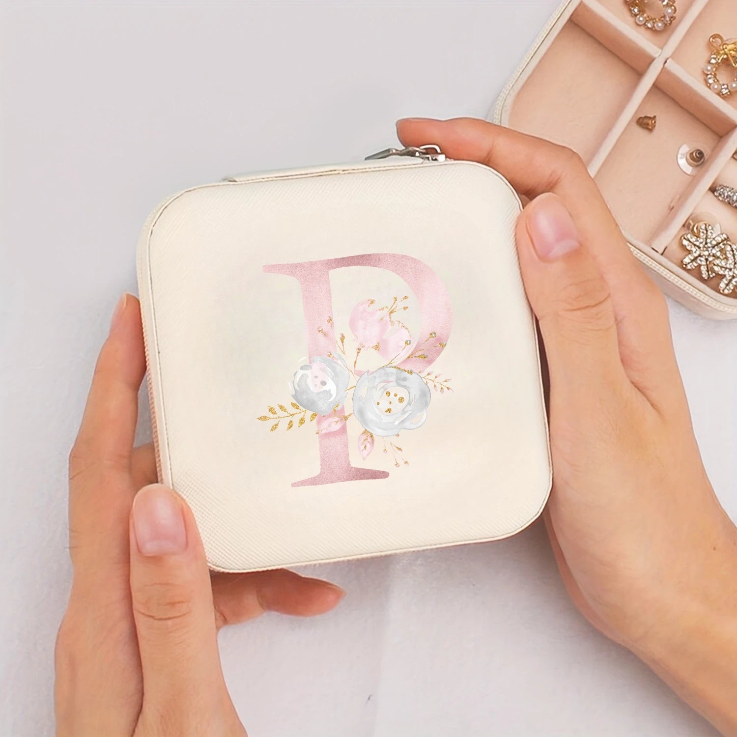 Caja de Almacenamiento Blanca para Viaje con Estampado del Alfabeto de la A a la Z, Caja para Joyas con Cierre de Cremallera y Forro de Tela