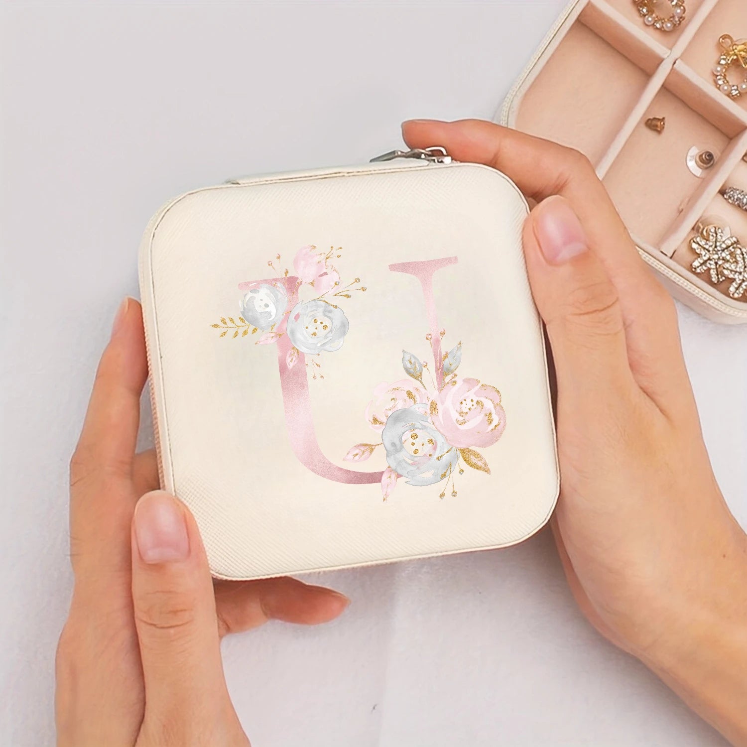 Caja de Almacenamiento Blanca para Viaje con Estampado del Alfabeto de la A a la Z, Caja para Joyas con Cierre de Cremallera y Forro de Tela