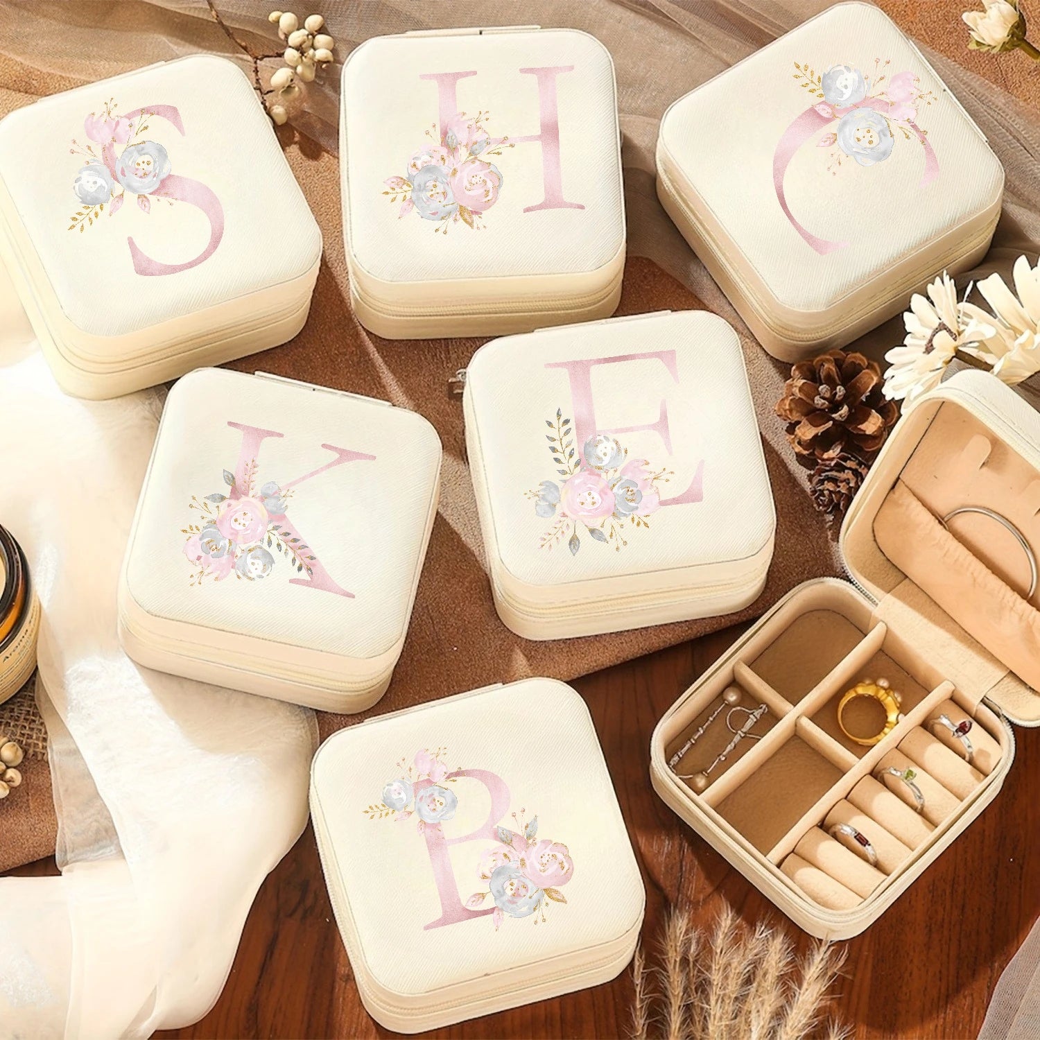 Caja de Almacenamiento Blanca para Viaje con Estampado del Alfabeto de la A a la Z, Caja para Joyas con Cierre de Cremallera y Forro de Tela