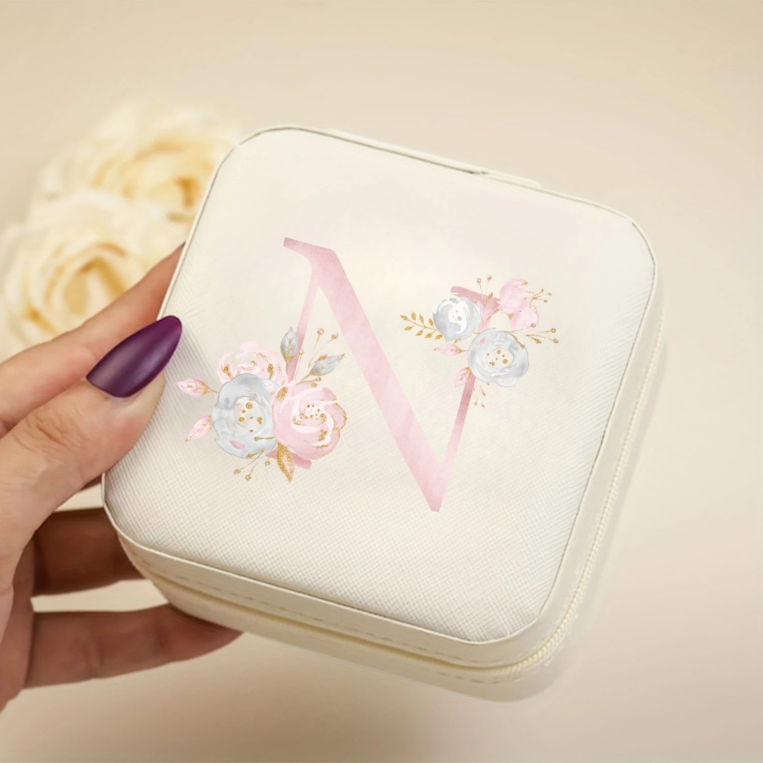 Caja de Almacenamiento Blanca para Viaje con Estampado del Alfabeto de la A a la Z, Caja para Joyas con Cierre de Cremallera y Forro de Tela