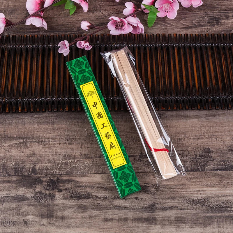 Abanico plegable de bambú tallado a mano para decoración del hogar, abanico Chino de madera, Vintage, antiguo hueco, a la moda, para boda y fiesta