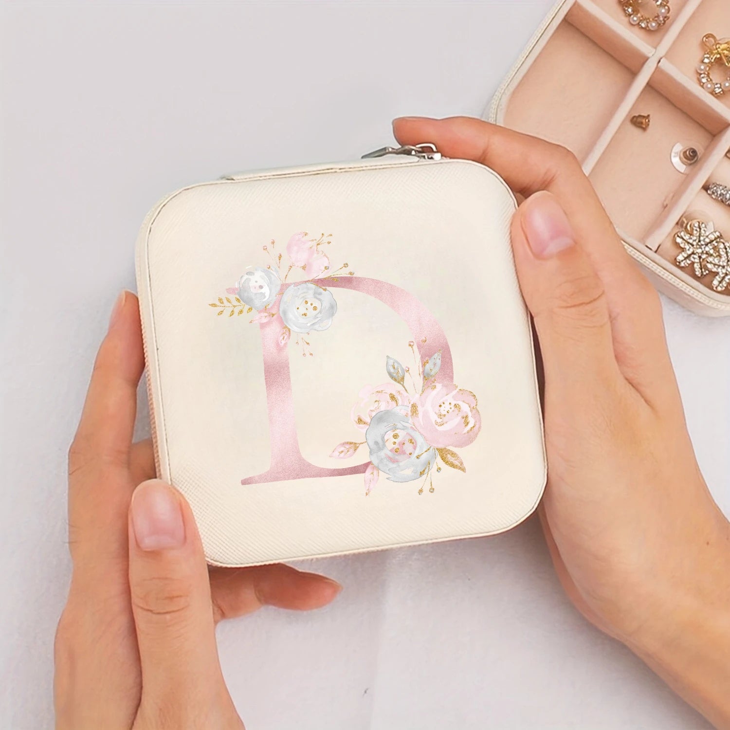 Caja de Almacenamiento Blanca para Viaje con Estampado del Alfabeto de la A a la Z, Caja para Joyas con Cierre de Cremallera y Forro de Tela